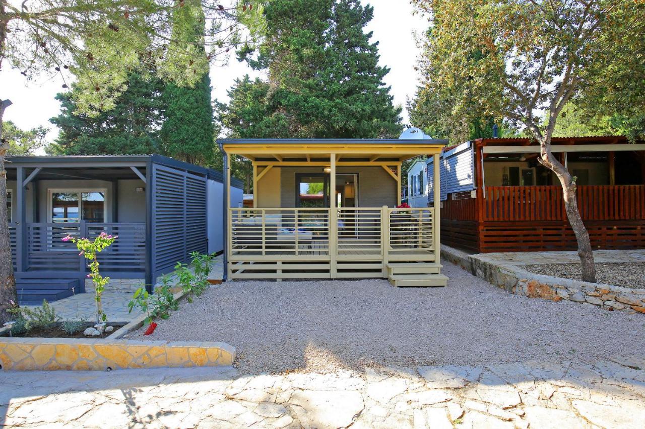 Mobile Homes & Bungalows Ljutic Biograd Na Moru Exterior photo