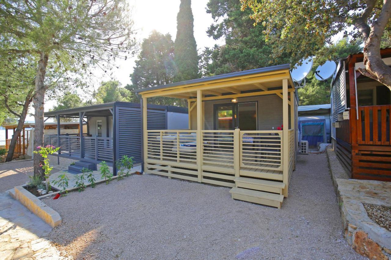 Mobile Homes & Bungalows Ljutic Biograd Na Moru Exterior photo