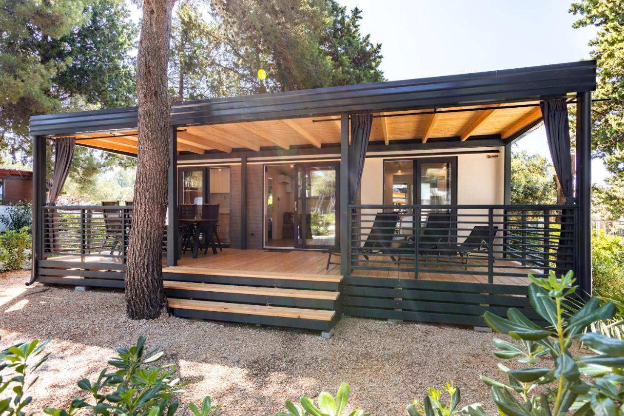 Mobile Homes & Bungalows Ljutic Biograd Na Moru Exterior photo