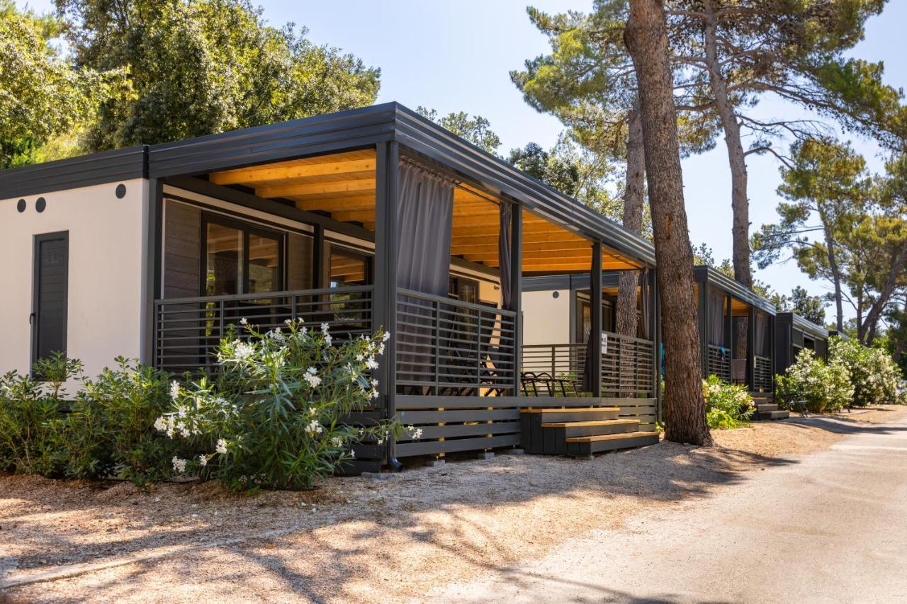 Mobile Homes & Bungalows Ljutic Biograd Na Moru Exterior photo